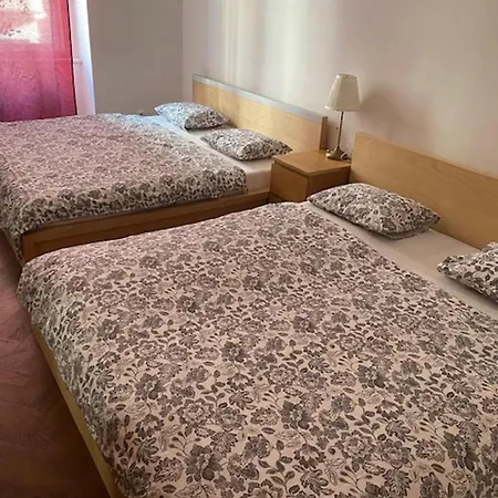 3 Bed Flat - Sleeps 10 - Pets - Smoking On Terrace