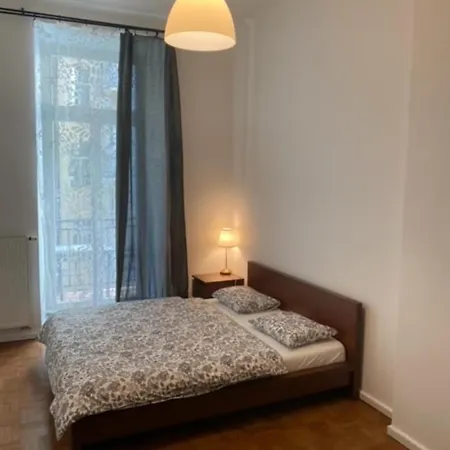 3 Bed Flat - Sleeps 10 - Pets - Smoking On Terrace * Prag