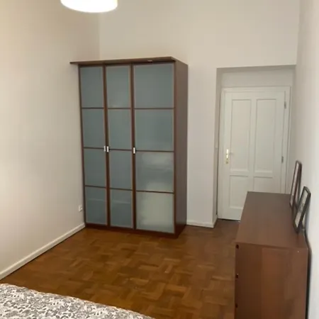 3 Bed Flat - Sleeps 10 - Pets - Smoking On Terrace Lägenhet Prag