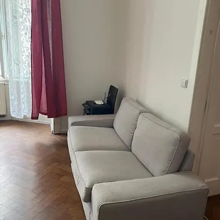 Large 3 Bedroom Family With Balcony Διαμέρισμα