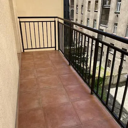Large 3 Bedroom Family With Balcony Prague