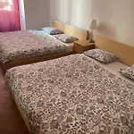3 Bed Flat - Sleeps 10 - Pets - Smoking On Terrace