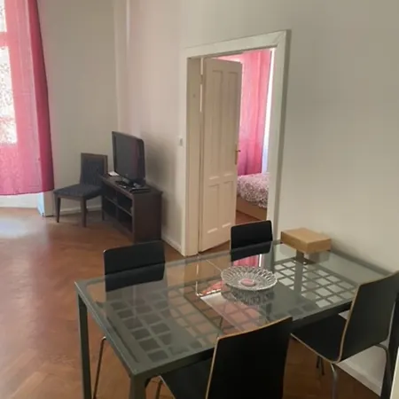 3 Bed Flat - Sleeps 10 - Pets - Smoking On Terrace Διαμέρισμα *