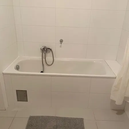 3 Bed Flat - Sleeps 10 - Pets - Smoking On Terrace * Prag