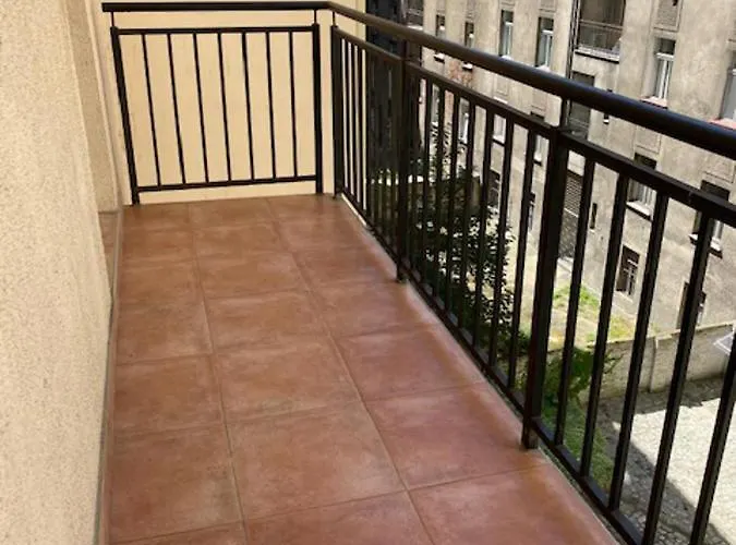 3 Bed Flat - Sleeps 10 - Pets - Smoking On Terrace Πράγα
