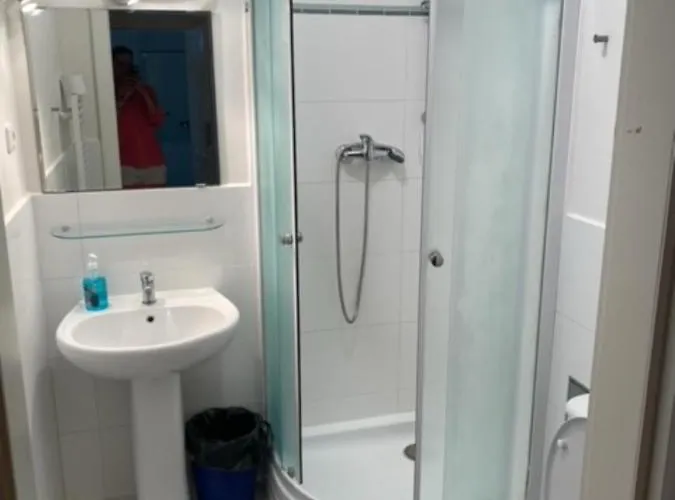 3 Bed Flat - Sleeps 10 - Pets - Smoking On Terrace * Πράγα