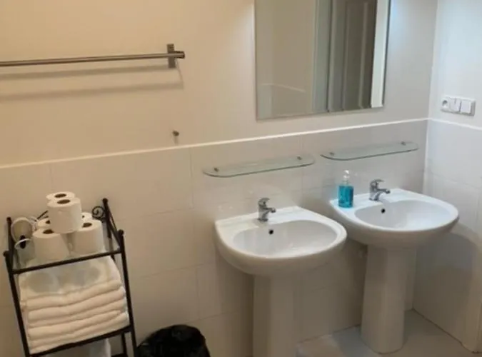 3 Bed Flat - Sleeps 10 - Pets - Smoking On Terrace Διαμέρισμα Πράγα