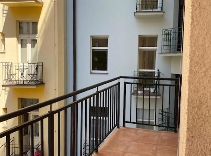 3 Bed Flat - Sleeps 10 - Pets - Smoking On Terrace *