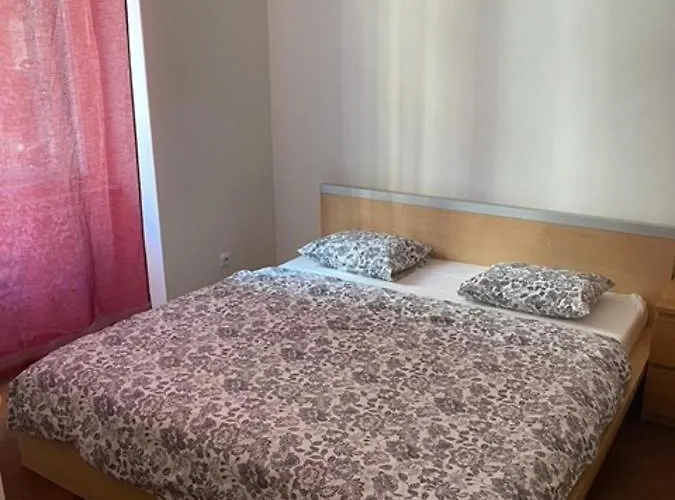 3 Bed Flat - Sleeps 10 - Pets - Smoking On Terrace Διαμέρισμα *