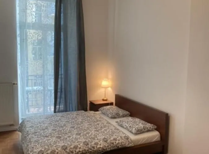 3 Bed Flat - Sleeps 10 - Pets - Smoking On Terrace * Πράγα