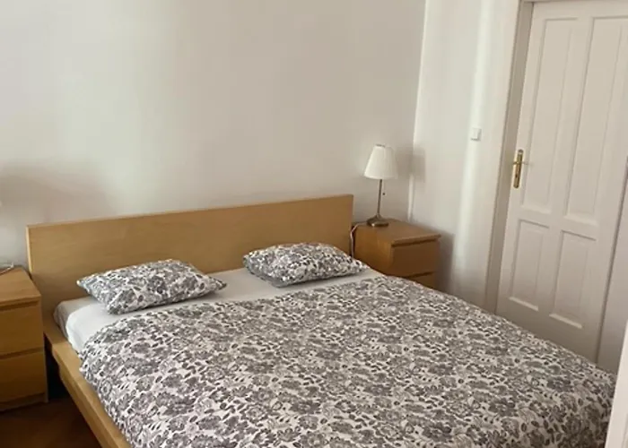 3 Bed Flat - Sleeps 10 - Pets - Smoking On Terrace Πράγα