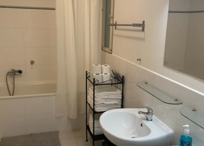Διαμέρισμα 3 Bed Flat - Sleeps 10 - Pets - Smoking On Terrace Πράγα