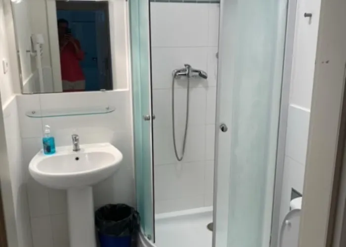 3 Bed Flat - Sleeps 10 - Pets - Smoking On Terrace Διαμέρισμα *