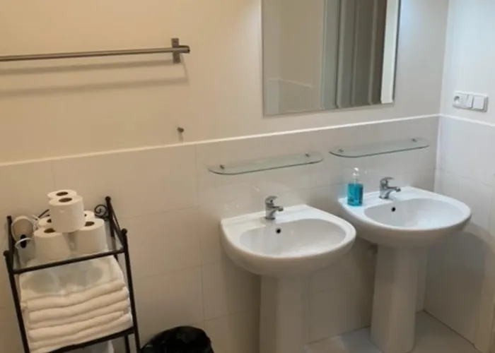 3 Bed Flat - Sleeps 10 - Pets - Smoking On Terrace