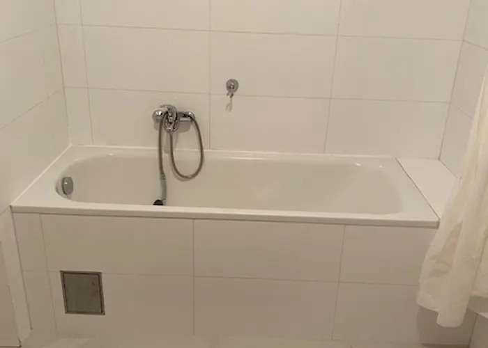 3 Bed Flat - Sleeps 10 - Pets - Smoking On Terrace * Πράγα