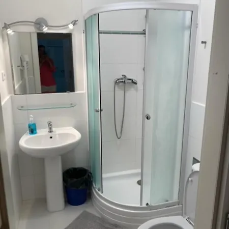 3 Bed Flat - Sleeps 10 - Pets - Smoking On Terrace Διαμέρισμα *